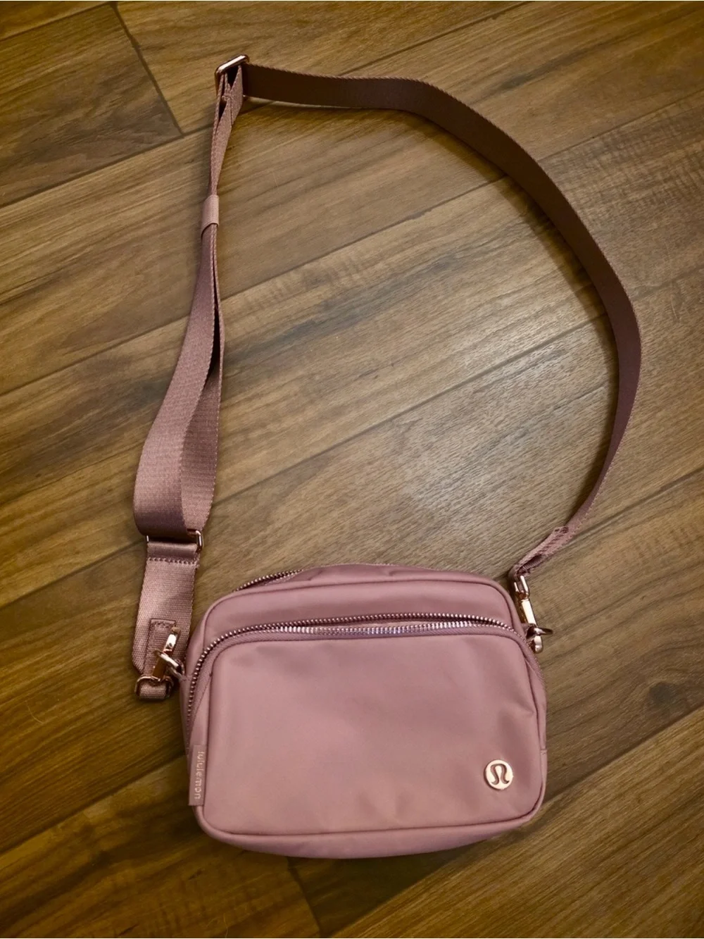 Lululemon Everywhere Crossbody Bag 2L - Picture 4 of 7